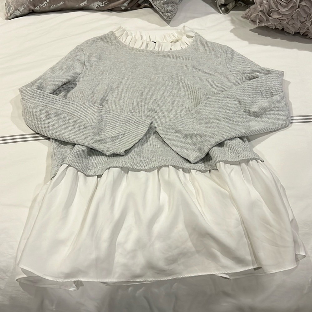 Beachlunchlounge collection size L sweater with shirt detailing underneath